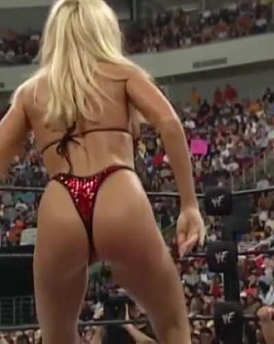 Terri Runnels ready to stinkface The Kat