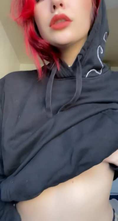 she loved hentai and doing ahegao😌