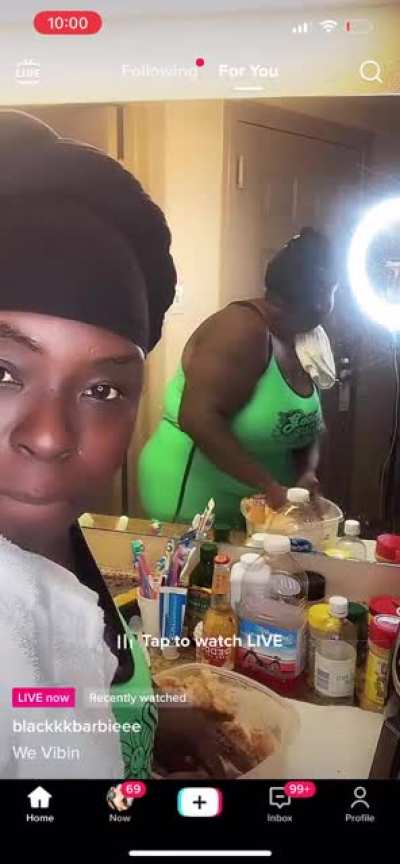 Ugh I am sympathetic to hard times I really am. I know they are living in a hotel and at least she&rsquo;s feeding the fam but washing and prepping chicken in the bathroom no!