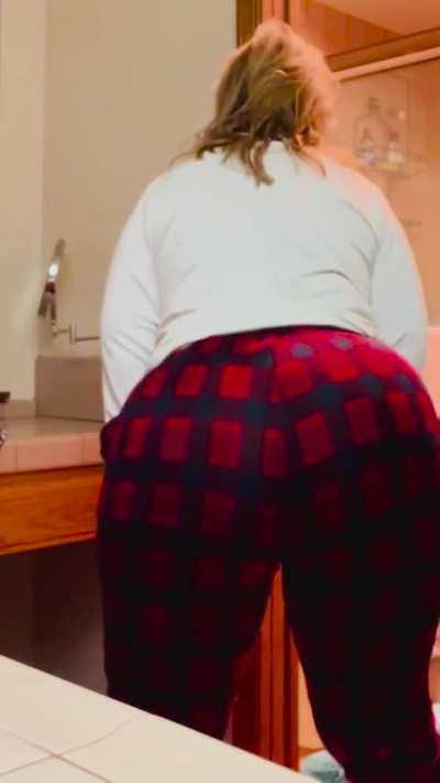 Don&rsquo;t deny it. You know you want this ass farting in your face. Right? 😈 💨