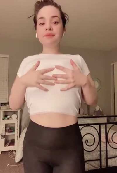 Does anyone here enjoy big natural tits with big nips? :) [gif]