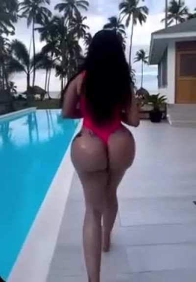 ❤️&zwj;🔥Fake Booty Walk 🍑