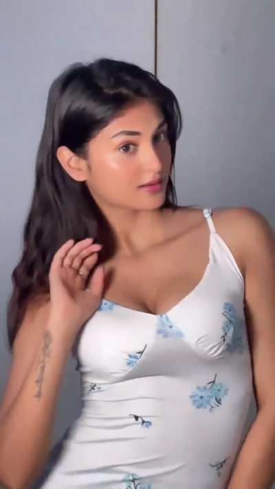 Aditi tripathi k boobs cleavage 💦