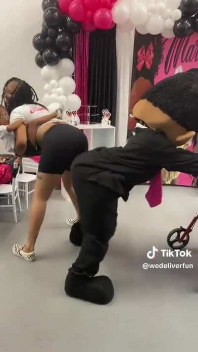 Mom gets into twerk off with twerking kids mascot at her daughters first birthday&hellip;
