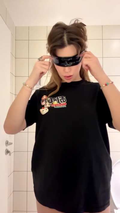 What's something awesome about giving a girl a blow job?