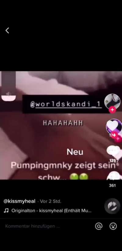 Pumpingmnky streichelt sein yaro