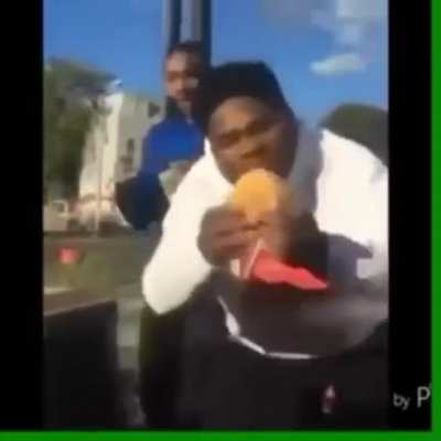 this is how u eat a big mac
