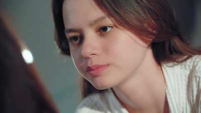 Becky Armstrong (Mon) & Freen Sarocha Chankimha (Lady Sam) lesbian kiss in GAP s01e09