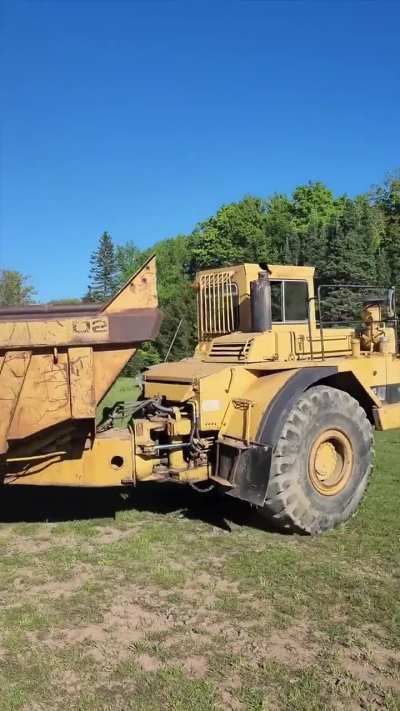 Caterpillar D25 Articulated Dump Truck