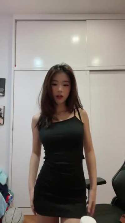 Tight dress 🤓🥰