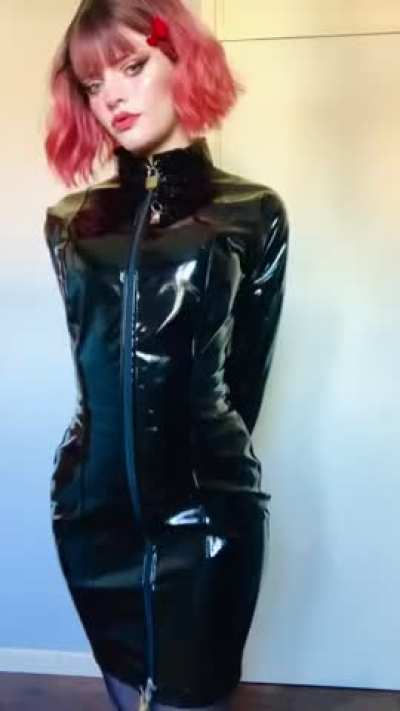 Locked in a shiny cage&hellip; will you help me escape or not? 😳
