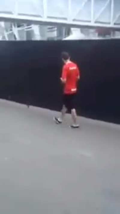 Torcedor colorado vandaliza o est&aacute;dio ap&oacute;s elimina&ccedil;&atilde;o 