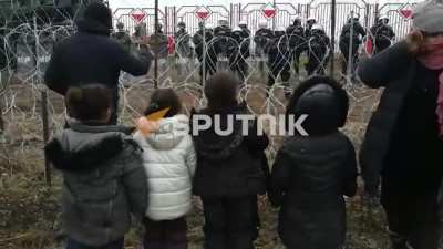 Hypocrisy at the border: Trained children in the service of Belarusian nad Russian propaganda screaming "I love you Poland!" . Sad footage from the polish-belarusian border.