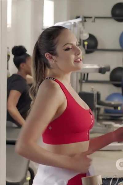 Liz Gillies