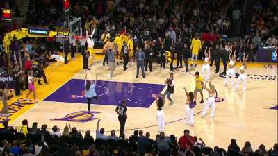 [Highlight] A 15-year old fan hits the 3 and gets a Mike Breen 