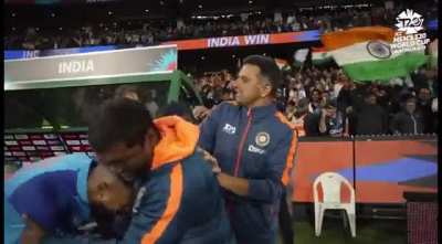 Rahul Dravid Giving Indiranagar Ka Gund Vibes