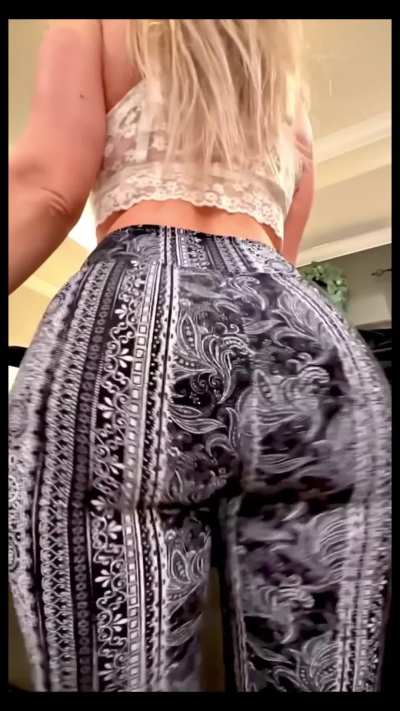 Ass moving in my flares (OC)