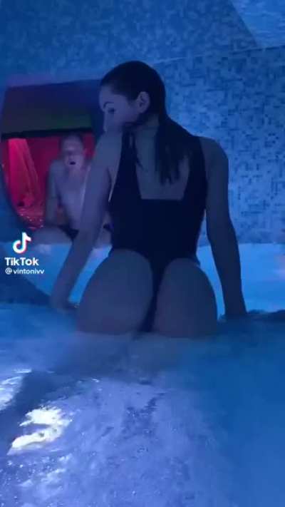 this man was trying to get the water out of his ears by repeatedly opening his mouth and the tiktoker made it look like he was impressed by her ass