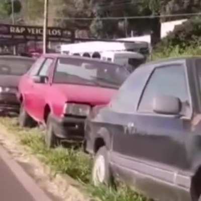 P&eacute; na cova ve&iacute;culos!