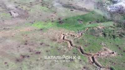 A group of Russians unsuccessfully raid a trench. 2 of them simultaneously fail to commit suicide and a lone survivor finishes them off. From the K-2 54th brigade