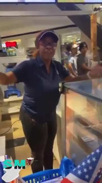 Auntie Anne’s manager tells customer to “Suck a big d*ck” after he asked for no salt on his pretzel
