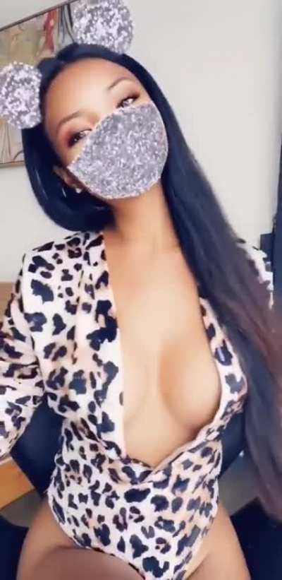 Kayfromasia nipple peek