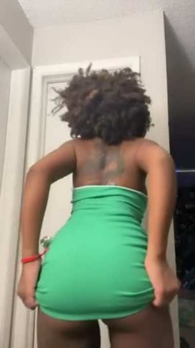 There&rsquo;s no panties under my dress