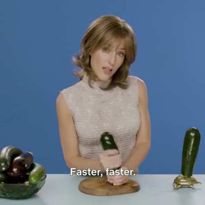 Gillian Anderson shows how to give a perfect handjob