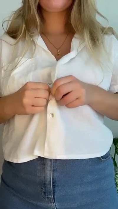 A kink of mine is knowing that I&rsquo;ve made someone hard/stroke over me. Upvote if you have, I&rsquo;d love to know! 😍