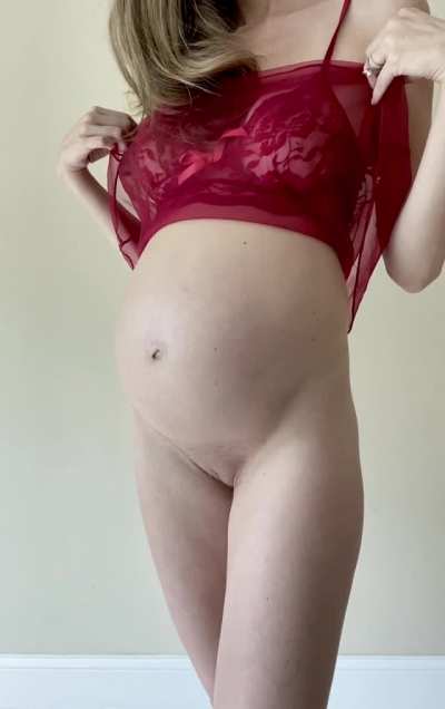 Pregnant girls are sexy too ❤️ [oc]