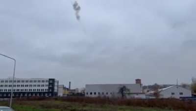What seems to be a Ukrainian AA missile hitting a Russian cruise missile, but failing to destroy it