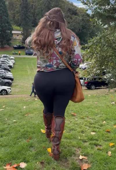 Think you&rsquo;d get mesmerized by my 5&rsquo;2 thick ass if you saw me in person 