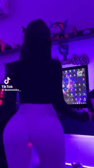 @demonmika__