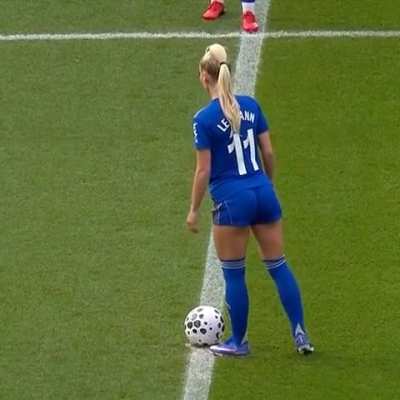 Alisha Lehmann kick-off