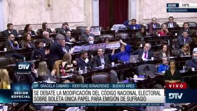 En vísperas de una posible aprobación bicameral de la Boleta Única, recordemos este momento durante su debate hace 2 años atrás.