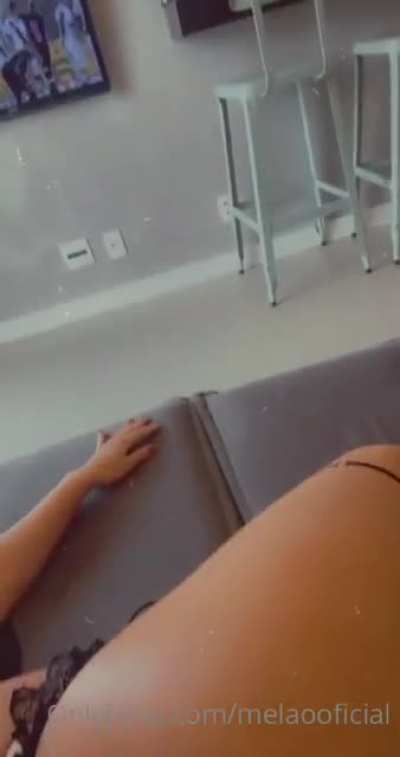 Mulher Mel&atilde;o (Renata Frisson)