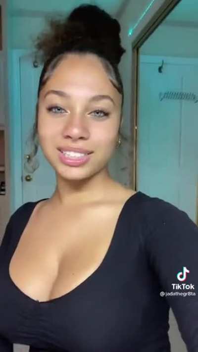her eyes are so dreamy