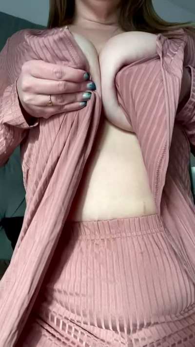 Just a lil tease n please to end the week!