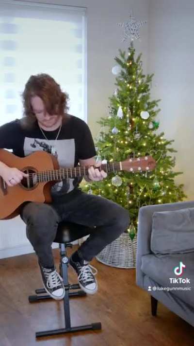 Fairytale of New York played Fingerstyle 🎸