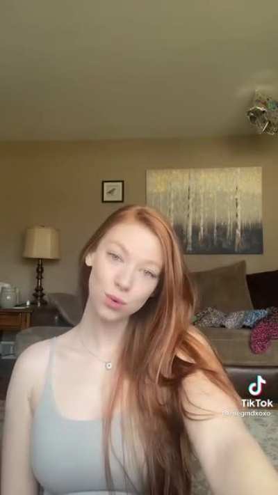 Cute and fit redhead 👩🏻&zwj;🦰