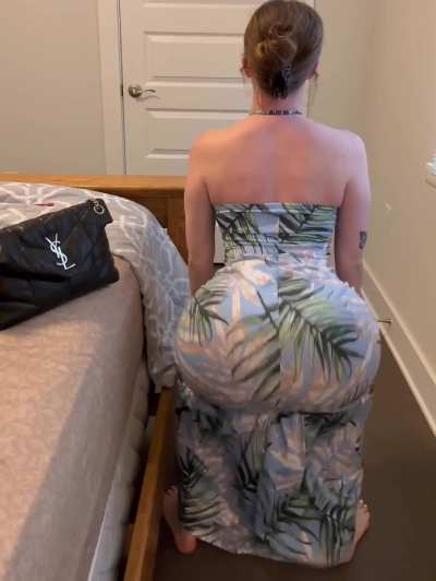Her ass always puts me in a trance😵‍💫