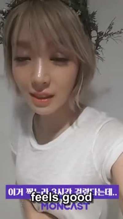 Choa holds the moan (AOA)