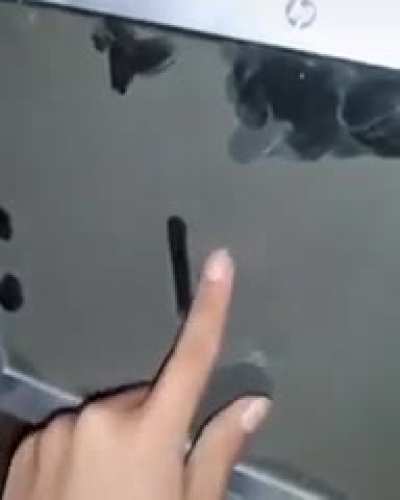 The colors are becoming smashed together