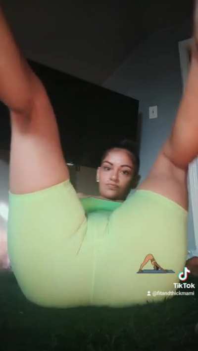 Stretch with mami ?