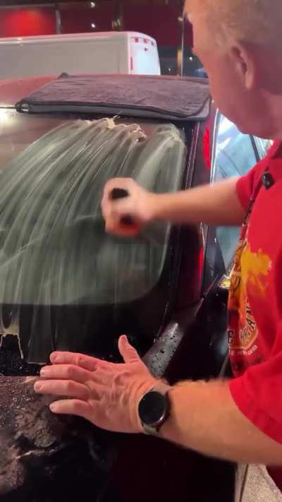 I&rsquo;ve been driving for years without knowing this greasy windshield problem existed