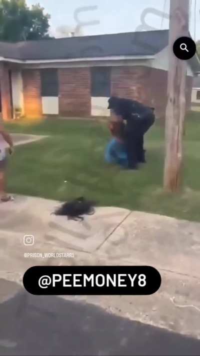 Lady Cop Get Azz Beat playing in the Hood 😭