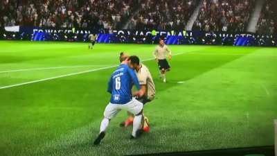 Chiellini got tired of his shit and deadass bicycle kicked/Trouble in paradised him lmao
