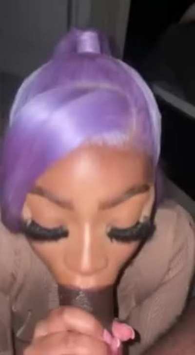 Hot ebony baddie sucks bbc 🍆💦