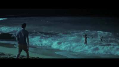 Madeleine Akua goes for a skinny-dip in the ocean!