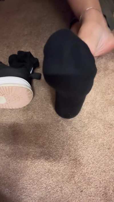 Are you gonna smell or suck on these sweaty socks first<wbr>?😈👅🧦